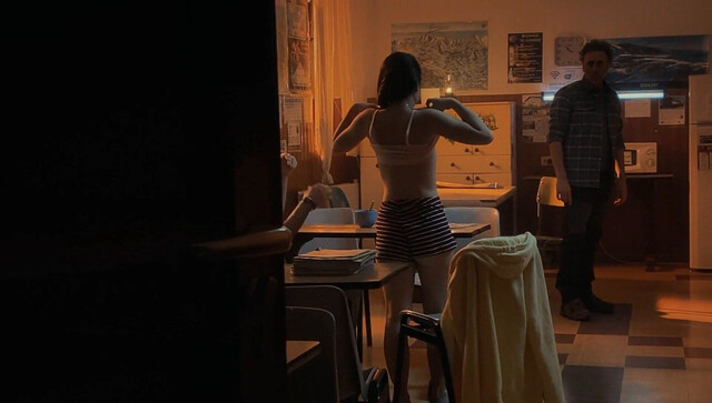 Songa Park sexy – Caminantes s01e01 (2020)