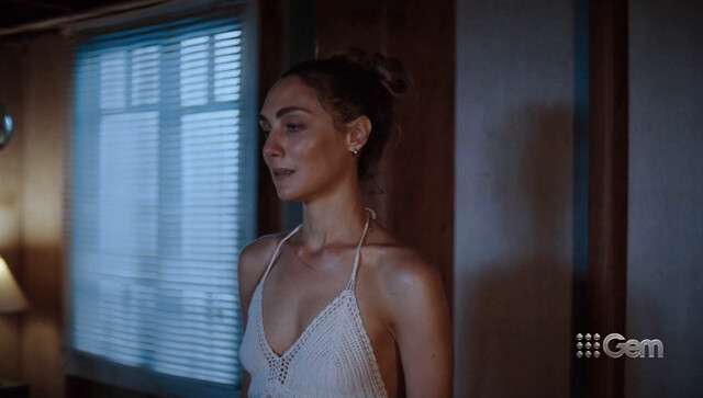 Hannah Levien sexy – The 13th Summer (2022)