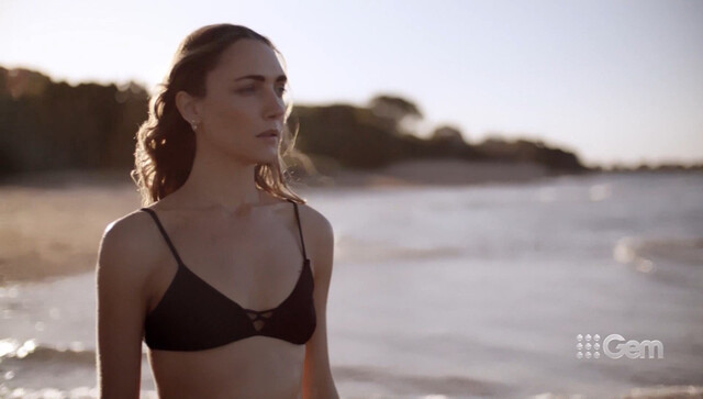 Hannah Levien sexy – The 13th Summer (2022)