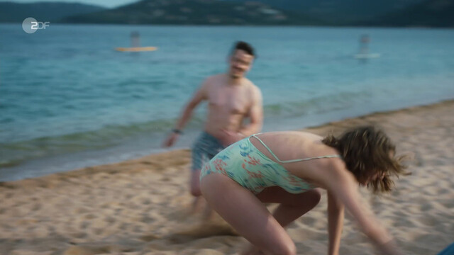 Nicola-Rabea Langrzik sexy – Kreuzfahrt ins Glück s17e02 (2024)