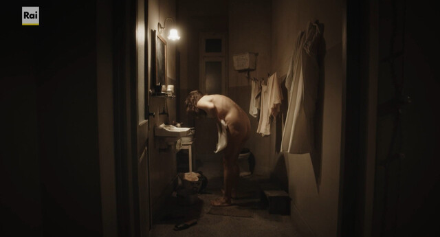 Jasmine Trinca nude – La Storia s01e01 (2024)