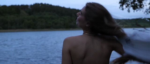 Mathilde Wedell-Wedellsborg sexy – Refugium (2022)