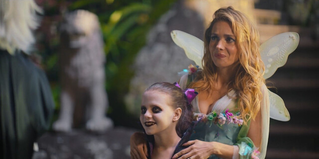 Monique Alfradique sexy – A Vampire in the Family (Meu Cunhado é um Vampiro) (2023)