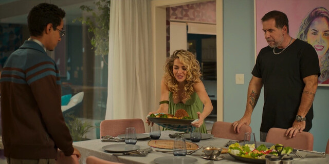 Monique Alfradique sexy – A Vampire in the Family (Meu Cunhado é um Vampiro) (2023)