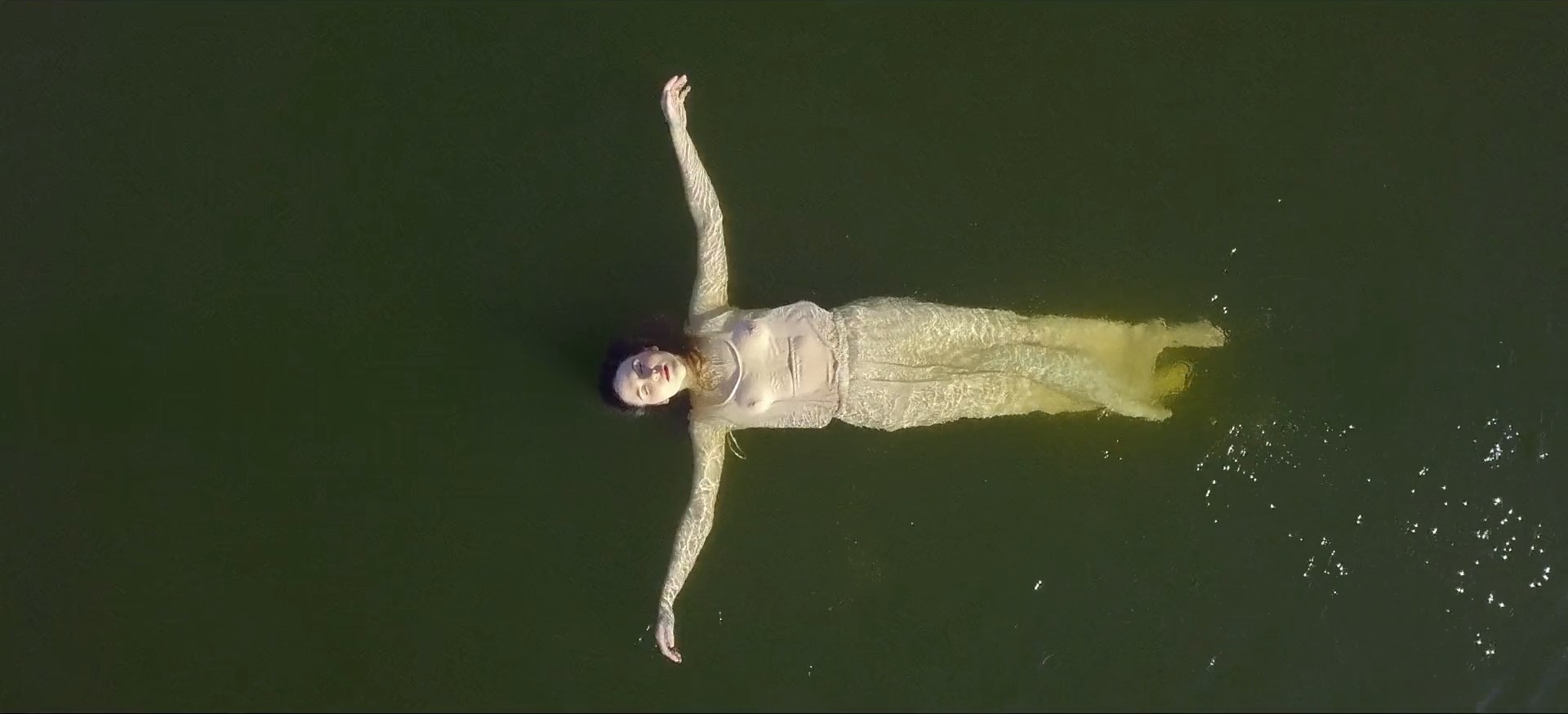 Lee Lawson sexy – Florrie (2019)