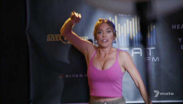 Annabelle Stephenson sexy – Australia's Sexiest Tradie s01e06 (2021)