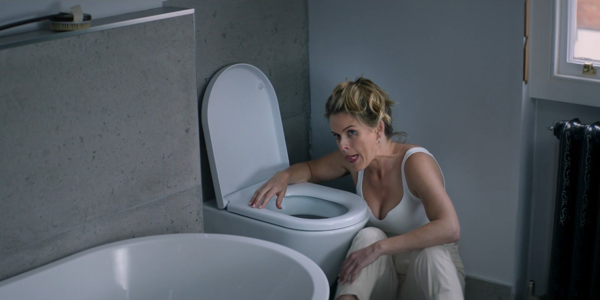 Alice Eve sexy – The Lovers s01e05 (2023)