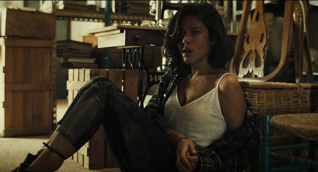 Iria del Río sexy – Visitor (Visitante) (2021)