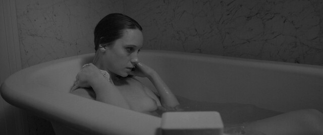 Adeline Thery nude – Leda (2021)