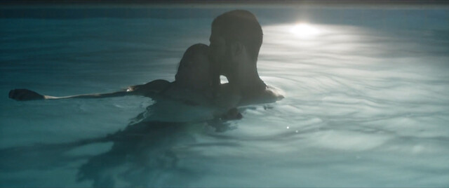 Manal Issa sexy – The Sea Ahead (Albahr 'amamakum) (2021)