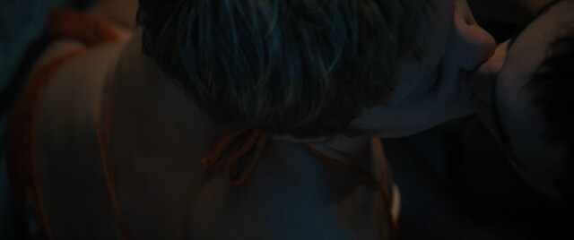 Carolina Sala nude – Supernova (Noi anni luce) (2023)