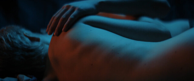 Carolina Sala nude – Supernova (Noi anni luce) (2023)