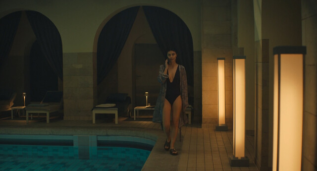 Alessandra Mastronardi sexy – One Trillion Dollars (Eine Billion Dollar) s01e04-05 (2023)