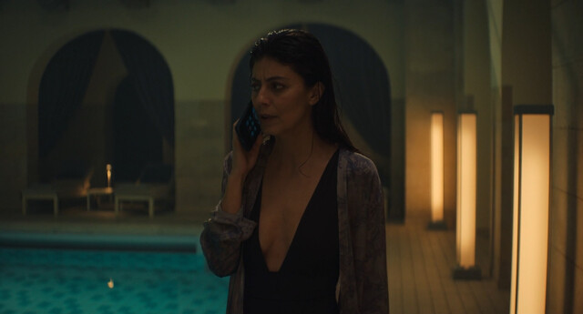 Alessandra Mastronardi sexy – One Trillion Dollars (Eine Billion Dollar) s01e04-05 (2023)