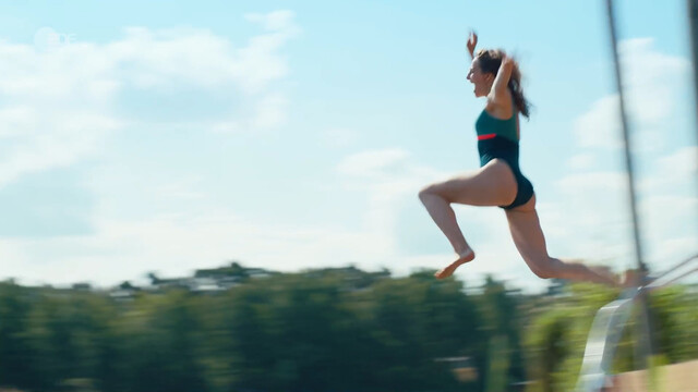 Karoline Teska sexy – Mit Herz und Holly s01e02 (2023)