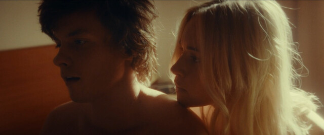 Valerie Huber sexy – Klammer - Chasing the Line (2021)