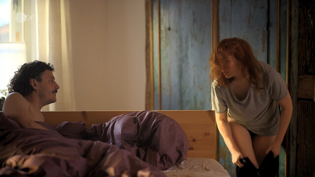 Henny Reents sexy – Weihnachtspäckchen ... haben alle zu tragen (2023)