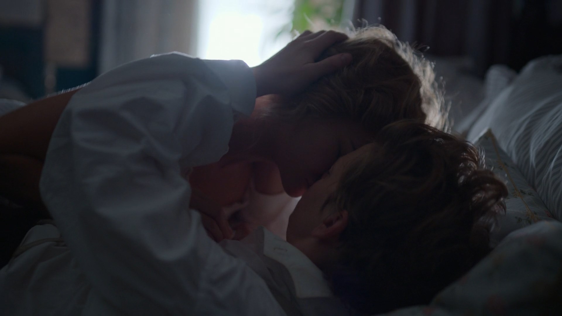 Maia Mitchell sexy – The Artful Dodger s01e08 (2023)