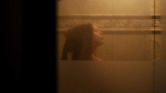 Grace Van Dien sexy – What Comes Around (2022)