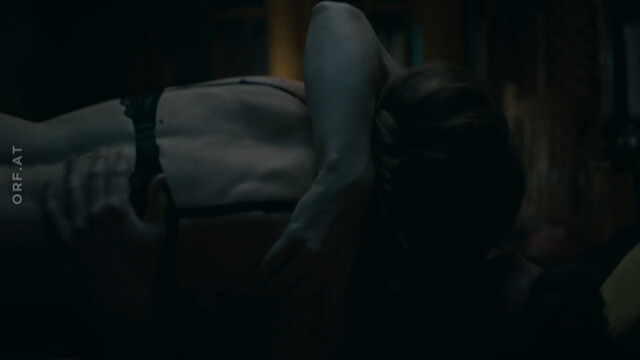 Christina Trefny nude – Flammenmädchen (2021)