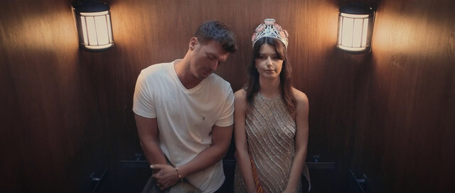 Beren Saat sexy – Last Call for Istanbul (Istanbul Için Son Çagri) (2023)