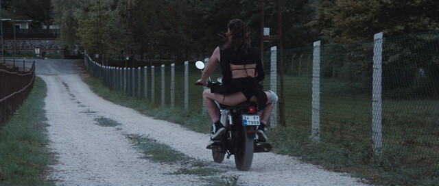 Beren Saat sexy – Last Call for Istanbul (Istanbul Için Son Çagri) (2023)