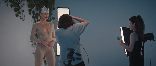 Beren Saat sexy – Last Call for Istanbul (Istanbul Için Son Çagri) (2023)