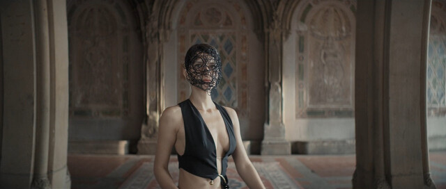 Beren Saat sexy – Last Call for Istanbul (Istanbul Için Son Çagri) (2023)