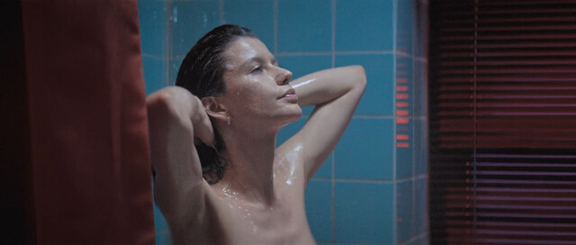 Beren Saat sexy – Last Call for Istanbul (Istanbul Için Son Çagri) (2023)