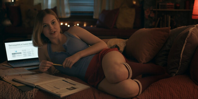 Angourie Rice sexy – Honor Society (2022)