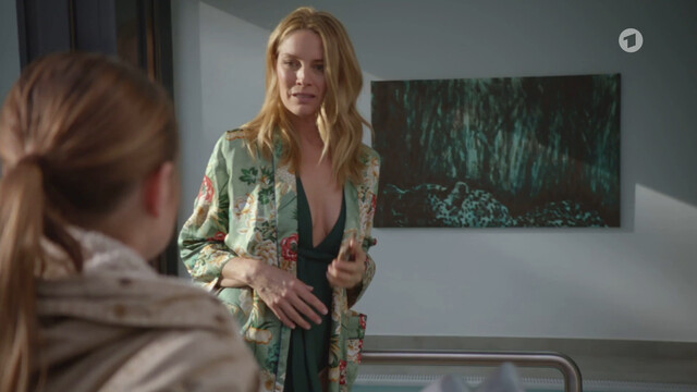 Petra van de Voort sexy – Morden im Norden s08e11 (2021)