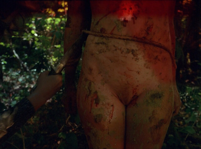 Eva Maloisel nude – Y a-t-il une vierge encore vivante (2015)