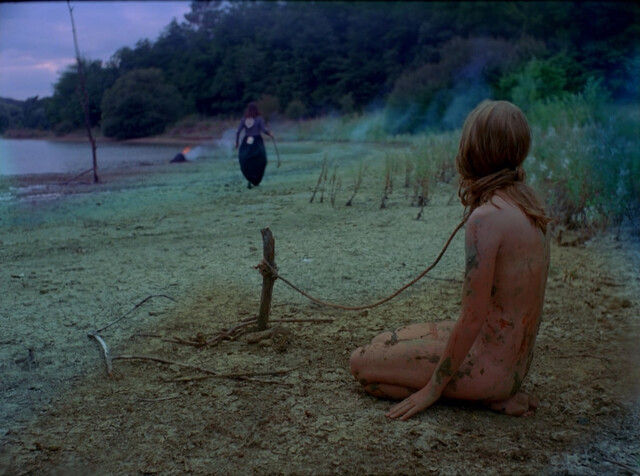 Eva Maloisel nude – Y a-t-il une vierge encore vivante (2015)