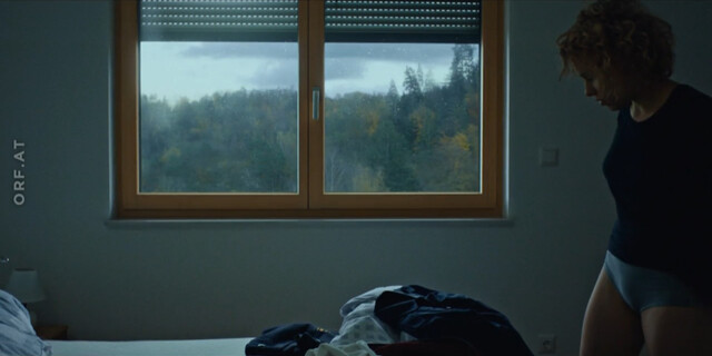 Julia Franz Richter sexy – Vier (2021)