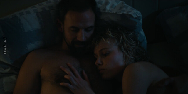 Julia Franz Richter sexy – Vier (2021)