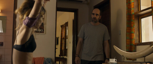 Anna Castillo sexy – Adu (2020)