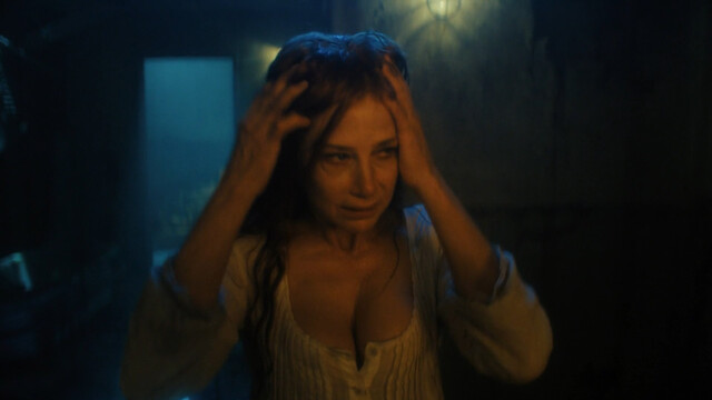 Mira Sorvino sexy – Shining Vale s02e06 (2023)