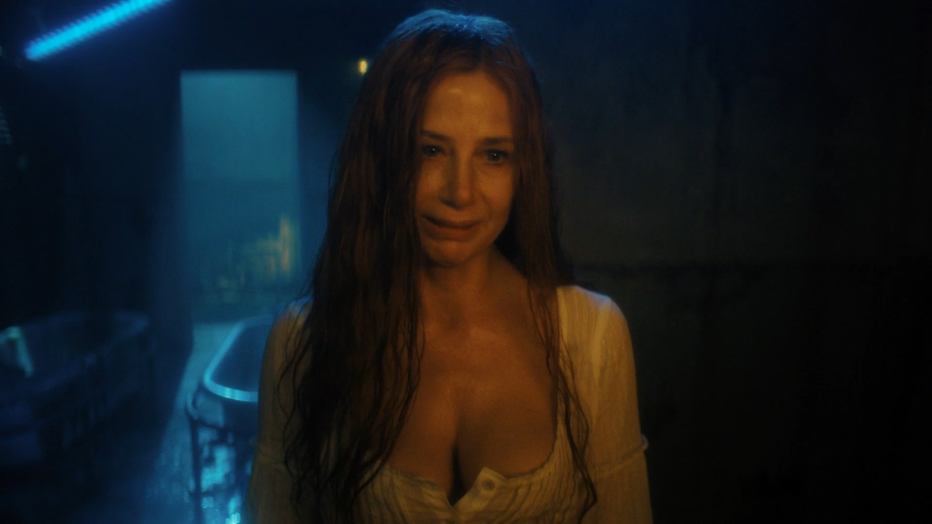 Mira Sorvino sexy – Shining Vale s02e06 (2023)