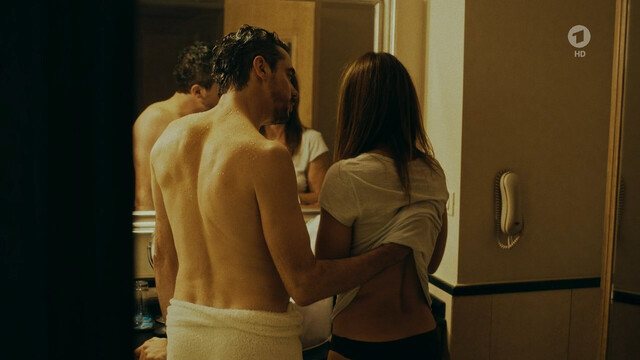 Ulrike C. Tscharre sexy – Zielfahnder Blutiger Tango (2019)