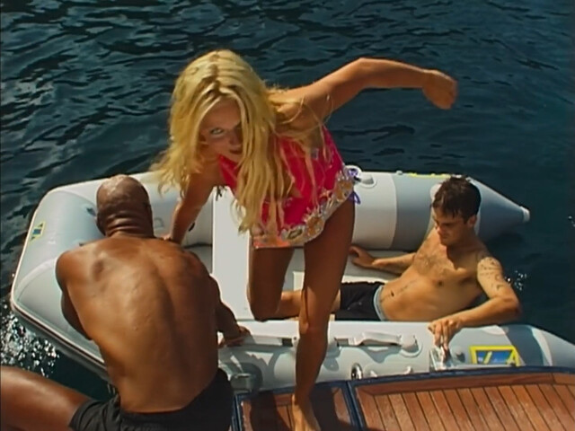 Geri Halliwell sexy – Robbie Williams s01e02 (2023)