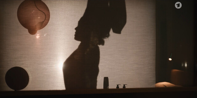 Karolina Lodyga sexy – Die Glücksspieler s01e06 (2022)