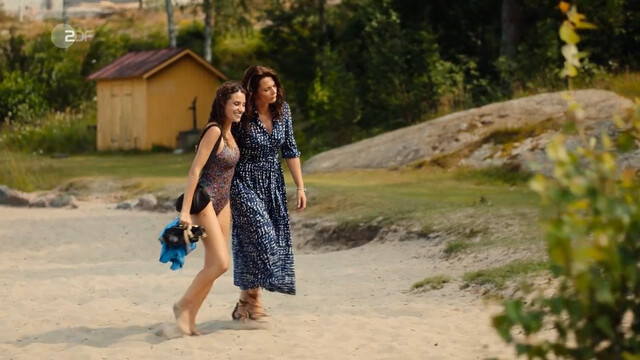 Nadine Menz sexy – Inga Lindström s18e06 (2021)