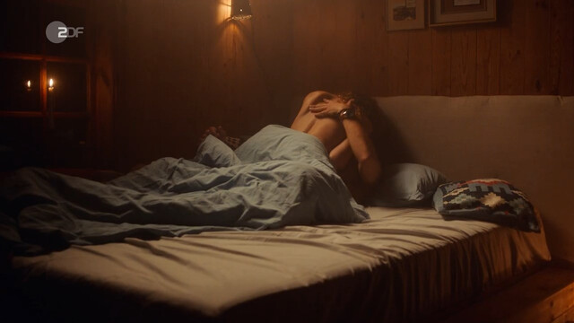 Nadine Menz sexy – Inga Lindström s18e06 (2021)