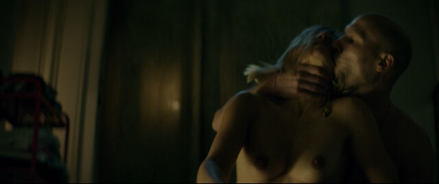 Veerle Baetens nude – D’Ardennen (2015)