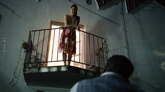 Monika Gindl nude – Walking on Sunshine s01e09 (2018)