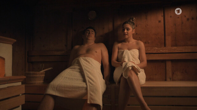 Mitsou Jung sexy – Hubert ohne Staller s11e02 (2023)