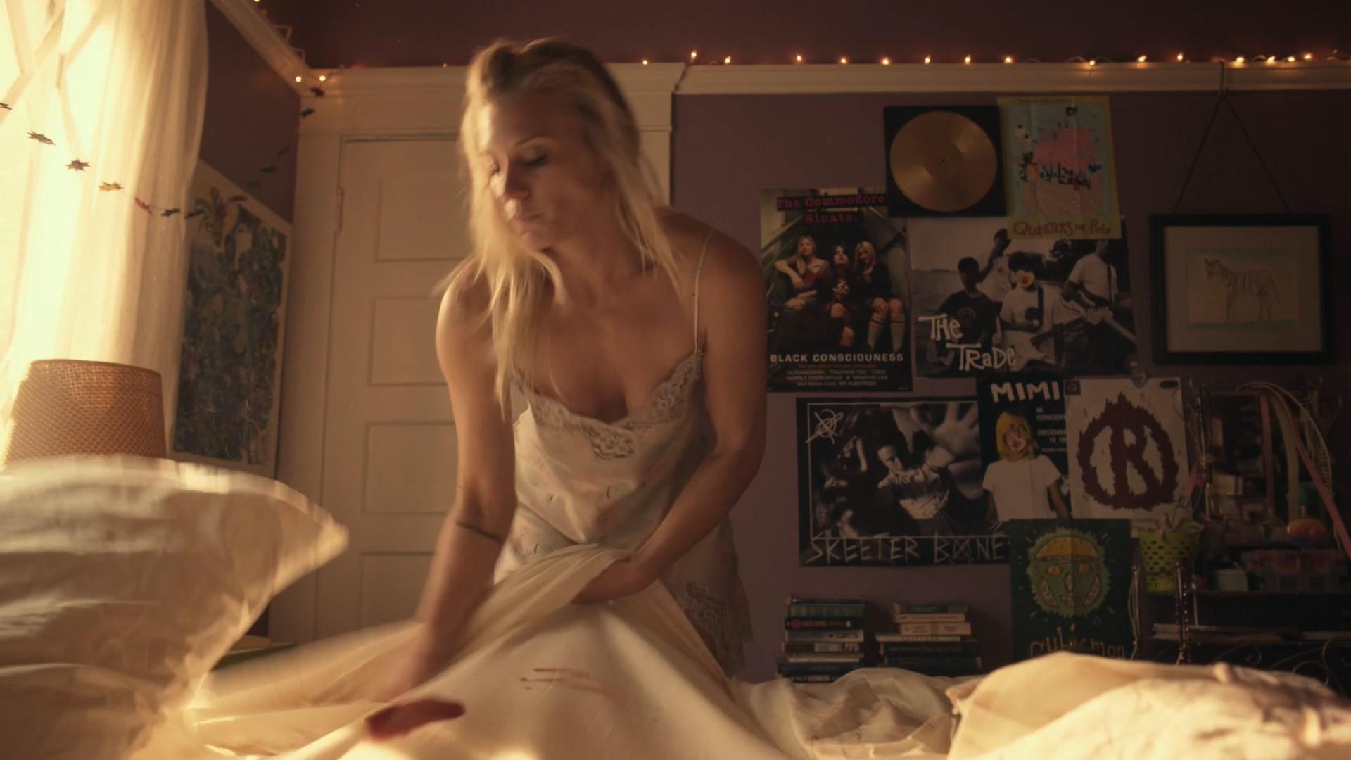 Katee Sackhoff sexy – Girl Flu. (2016)