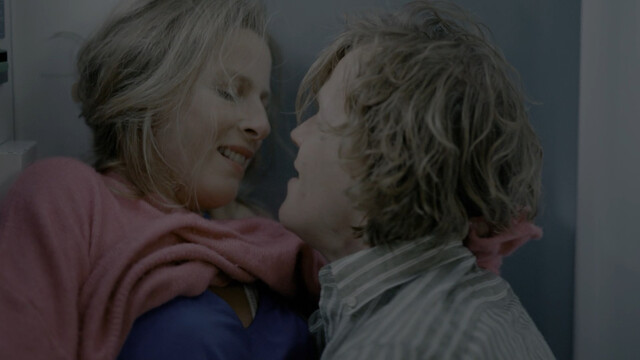 Karin Viard sexy – Une nuit (2023)