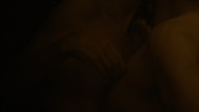 Karin Viard sexy – Une nuit (2023)