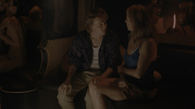 Karin Viard sexy – Une nuit (2023)